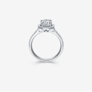 Aura princess-cut diamond ring